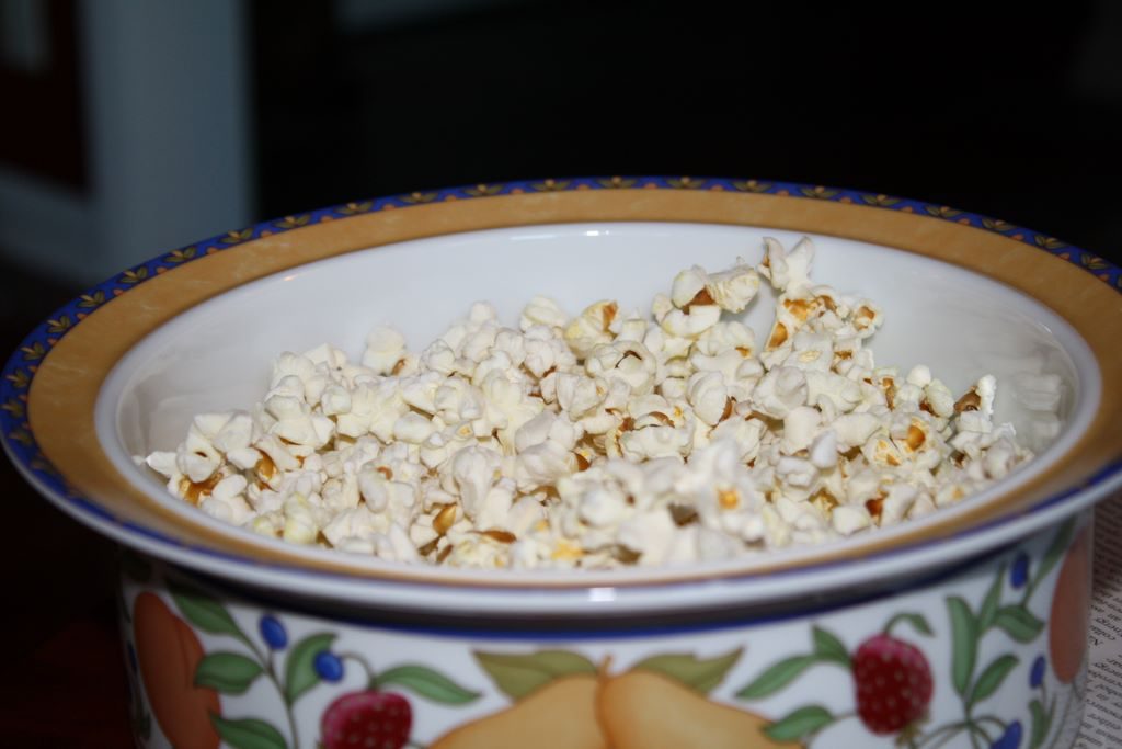 Picture of a bowl of popcorn