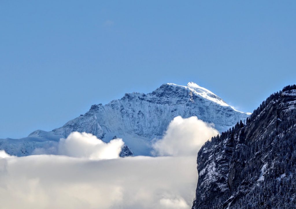 Picture of the mountains in Interlaken